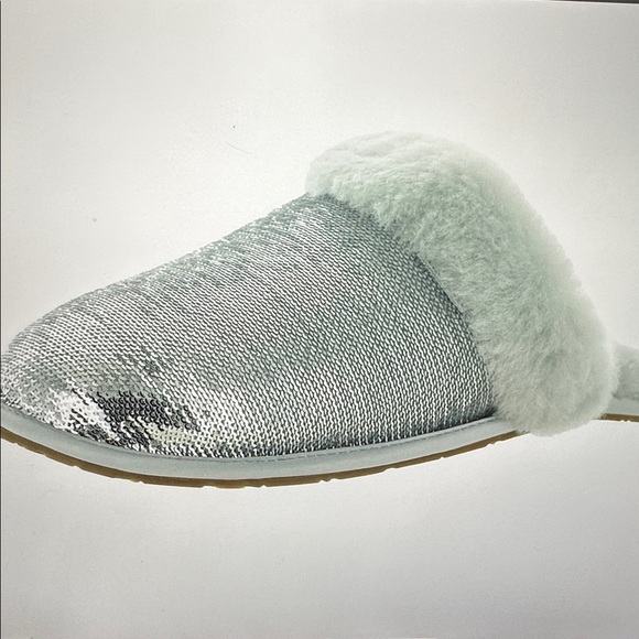 New in Box $120 UGG Silver Mirror Ball Plush Fur Slippers Scuffette sz 7 - Picture 1 of 12
